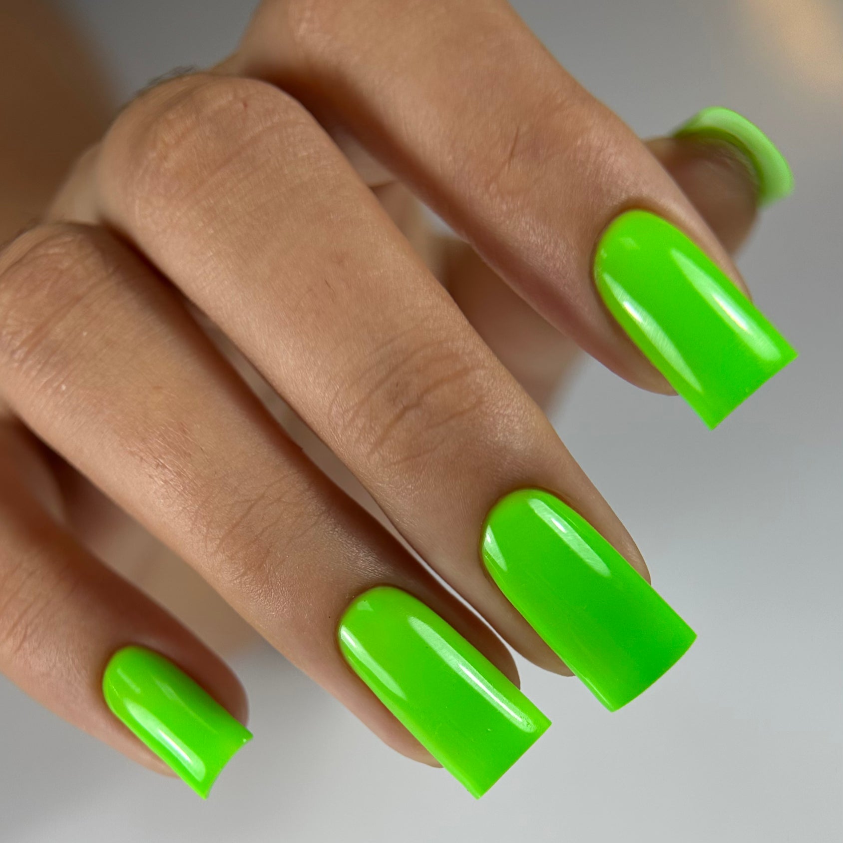 Touch Neon Gel polish, 9 ml - green - manicure